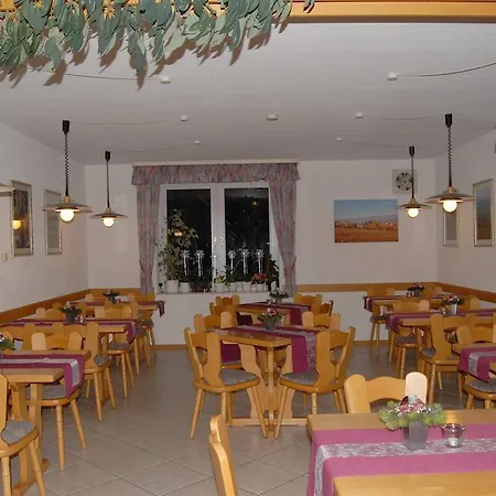 Hotel Gaestehaus Kleine Kalmit